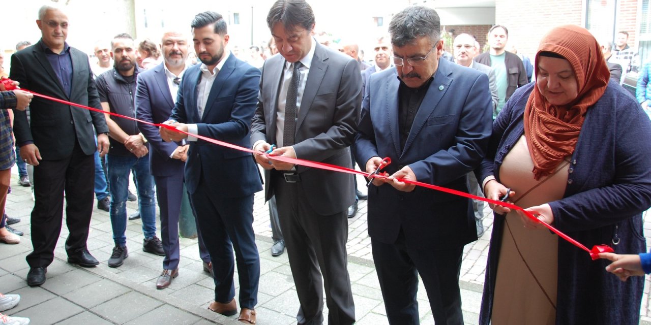 Vlaardingen Türk Dayanışma Derneği Yeni Binasını Dualarla Açtı