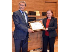 Mhp’li Halaçoğlu Mazbatasını Aldı