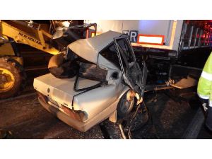 Kırmızı Işıkta Bekleyen Tır'a Çarptı: 1 Ölü