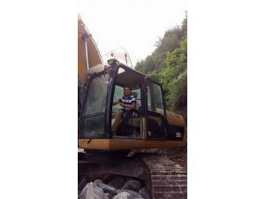 Borçka’da Heyelan Kurbanı Operatör Toprağa Verildi