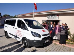 Bahçeli, Şehit Aileleri Derneğine Minibüs Bağışladı