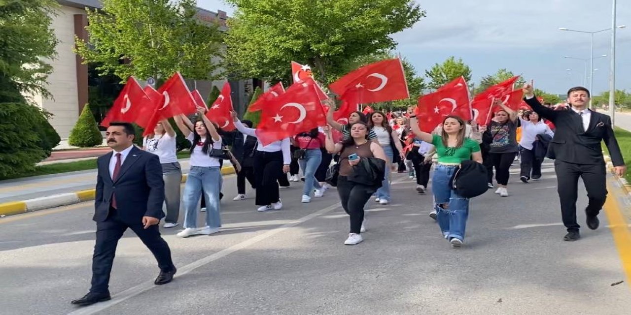 Çorum Ülkü Ocakları'ndan Coşkulu 19 Mayıs Yürüyüşü!