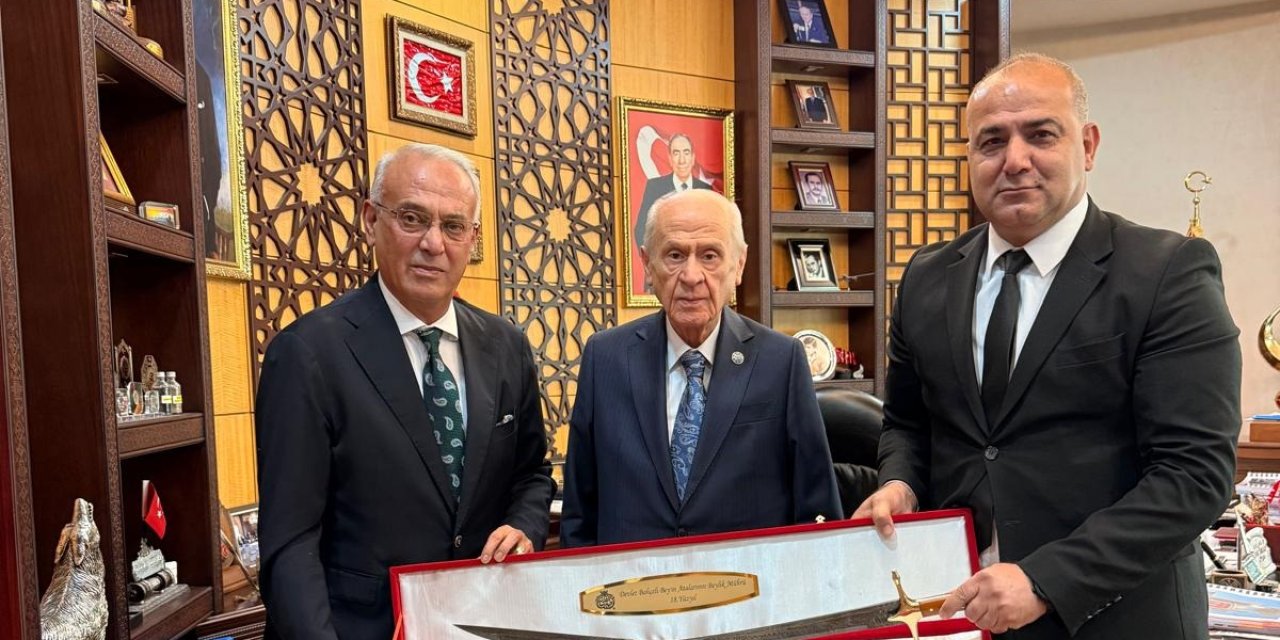 Devlet Bahçeli’ye Adana’dan Tarihi Hediye