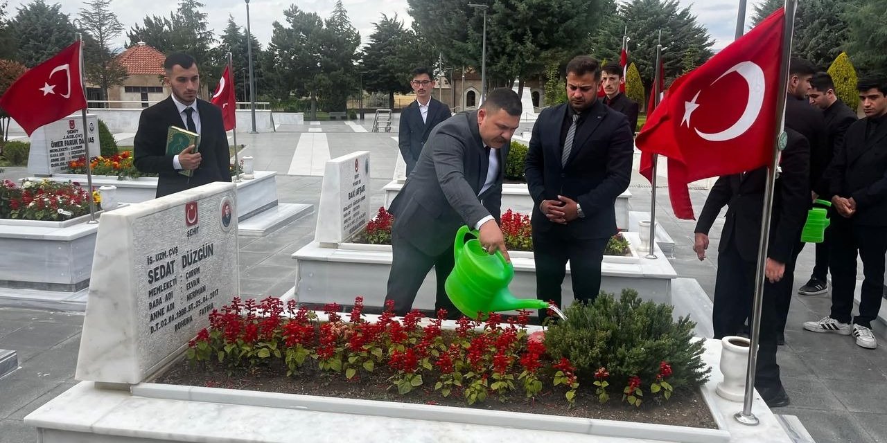 Çorum Ülkü Ocakları’nın Yeni Başkanı Abdullah Dalyan’dan Anlamlı Ziyaret: İlk Durak Şehitlik