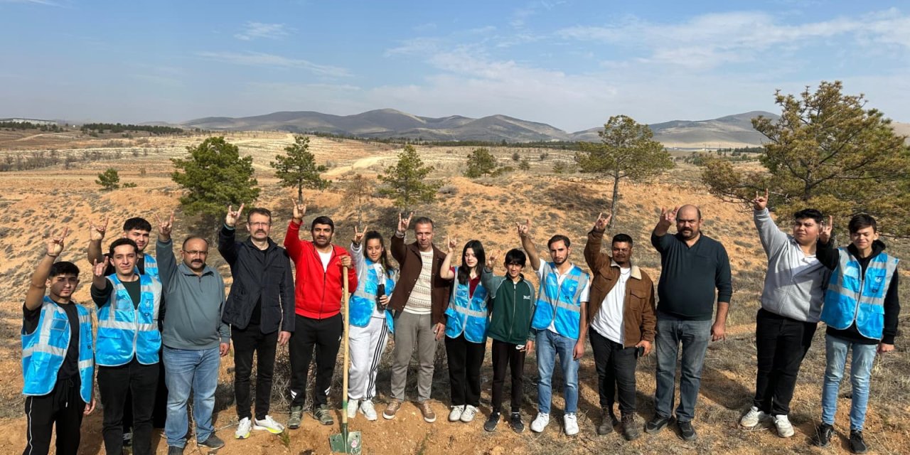 Kırşehir Ülkü Ocakları Fidanlarla Geleceğe Nefes Oldu