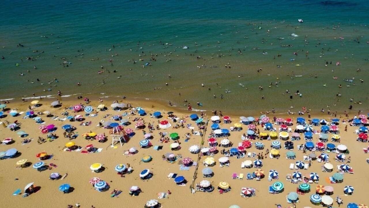 Plaj Giriş Ücretleri Tarih Oluyor! Kumsala Havlu Seren Vatandaşı Kovan İşletmeciye Hapis Cezası!