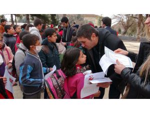 Işid Roketin İsabet Ettiği Okulda Karneler Dağıtıldı