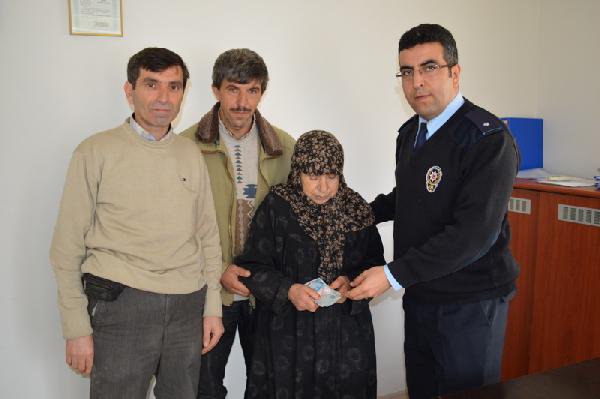 Bulduğu 3 Bin Lirayı Sahibine Teslim Etti