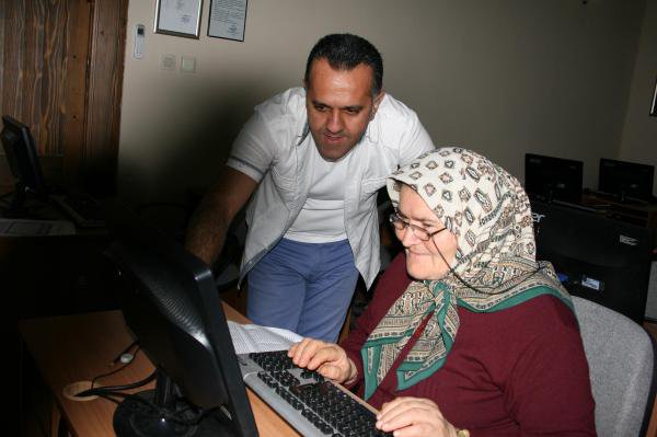 Evlat Özlemi Bir Anneyi Öğrenci Yaptı