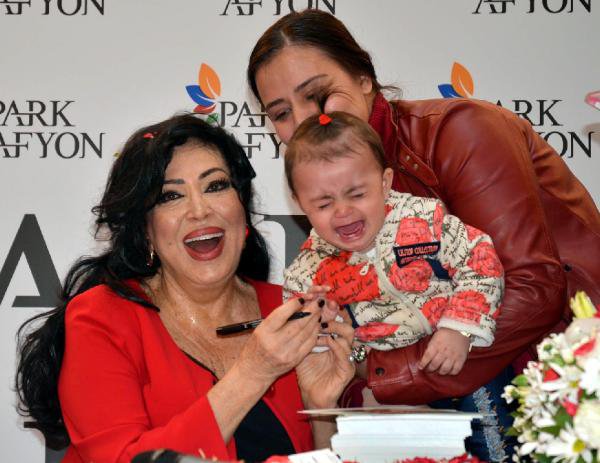 Afyonkarahisar'da Türkan Şoray Yoğun İlgi