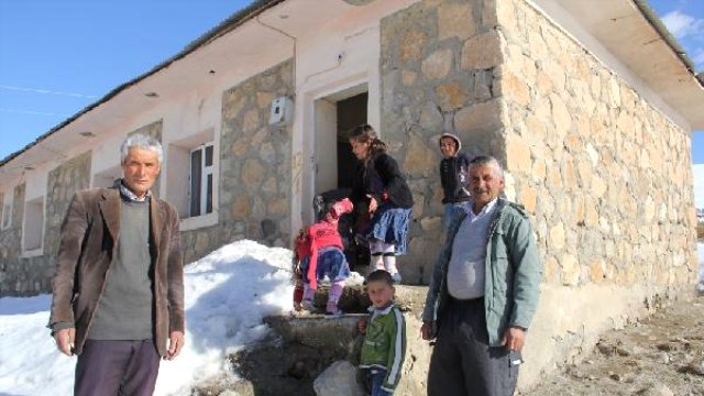 Başkale'de 12 Öğrenci, 6 Ay Sonra Eğitime Başlayabildi