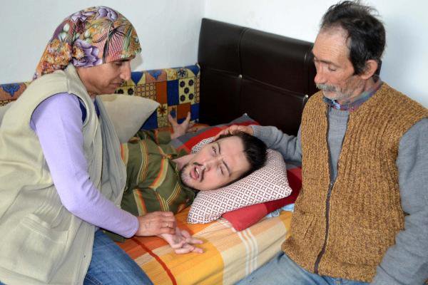 Eli Öpülesi Fedakar Anne