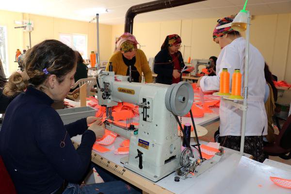 'Çalıkuşu' Dilek Öğretmen Öncü Oldu, Köy Kadınları Olmazı Başardı