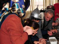 Emekli Memur Zırh Yapmayı Önce Kendi Öğrendi Şimdi de Öğrencilere Öğretiyor