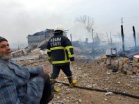 Ahırı ile Birlikte 2 Köpeği de Yandı