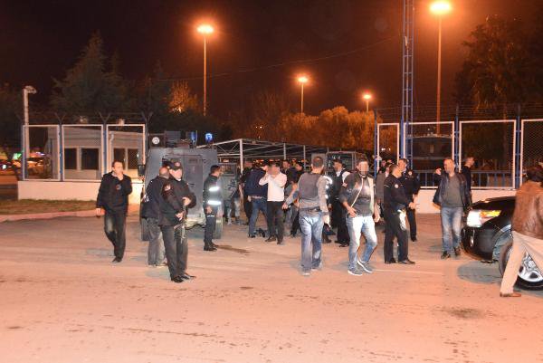 Komiser Yardımcısı, Molotof Kokteyli İle Yaralandı