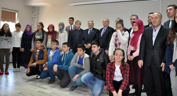 Bitlis’te Milli Eğitim Başarılı Öğrencileri Ödüllendirdi