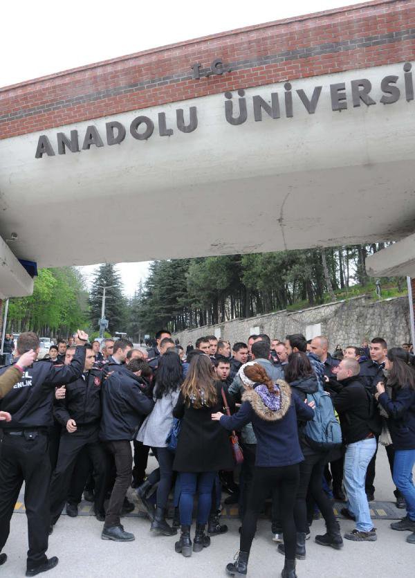 Osmangazi Ünivesitesi Kampüsü Önünde Arbede