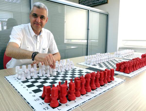 Satranç'ın Pabucunu Dama Atan Adam