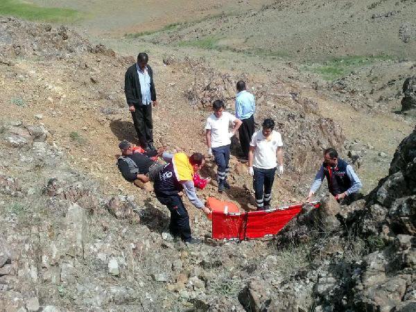Kayadan Düşerek Ayağını Kıran Çoban Kurtarıldı