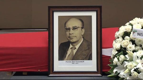 Prof.Dr. Ömer Faruk Akün Toprağa Verildi