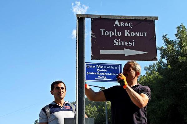 KARNINDA BEBEĞİYLE ŞEHİT OLAN POLİSİN ADI SOKAĞA VERİLDİ