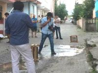 Babasını Balkondan Attı, Ardından Da Bıçaklayarak Öldürdü