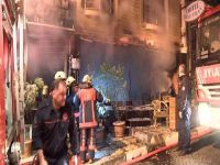 Fatih'te Korkutan Otel Yangını