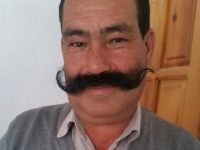 26 Santim Bıyıkları Olan Muhtar İlgi Odağı
