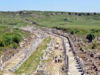 Antik Perge Kenti Ayakta Ama Esnafı Çökmüş Durumda