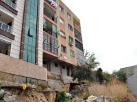 İki Apartmanda Korku Dolu Bekleyiş