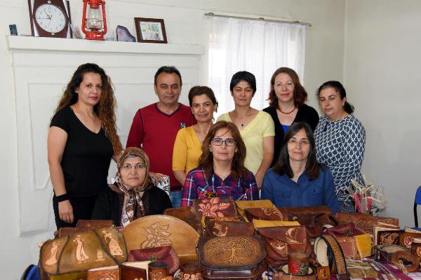 Deriye Hayat Verip, Aile Ekonomisine Katkıda Bulunuyorlar