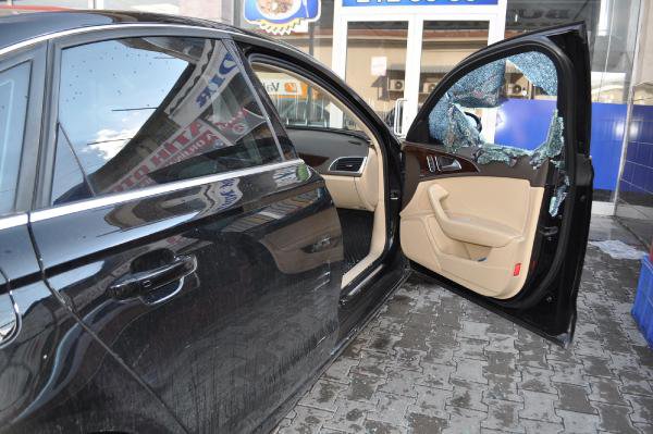 Park Halindeki Aracın Camını Kırıp 60 Bin Tl Çaldılar