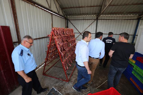 Ahırda Tavuk Kesimine Suçüstü Yapıldı