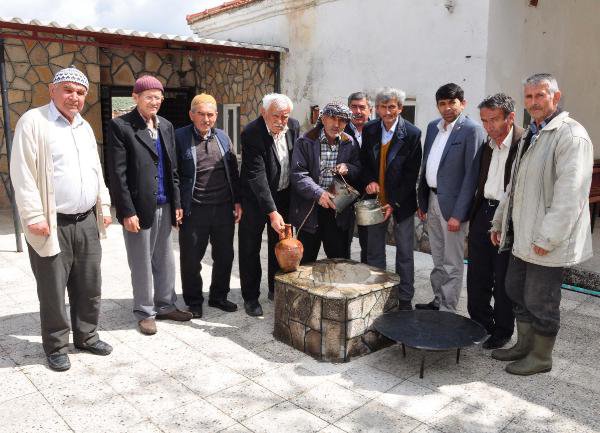 Kuyuyu Kışın Dolduruyorlar Yazın Çekip İçiyorlar