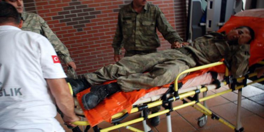 Asker ve köylülerin üzerine yıldırım düştü