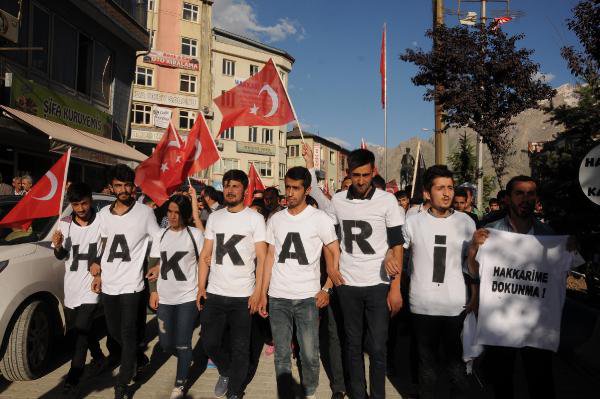 Hakkarililer İl Olarak Kalmak İçin Yürüdü