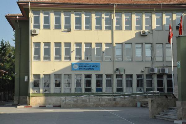 Sahte Diplomalı 2 Öğretmen Görevden Alındı