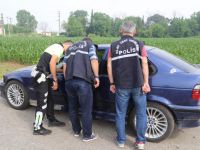 Yol Kenarında Kurşunlanan Otomobil Bulundu