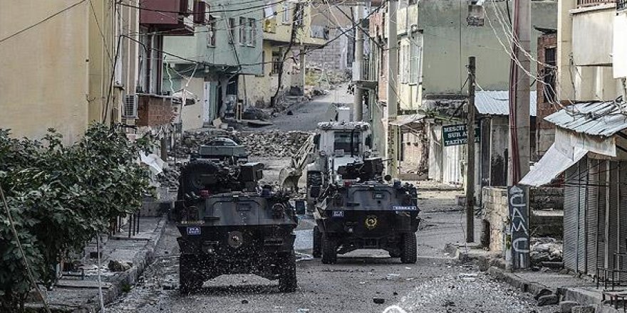 Silvan'da askeri araca bombalı tuzak!