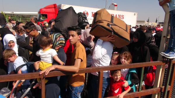 Suriye Sınırında 'Bayram' İzdihamı