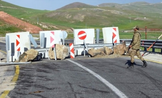 Bölgede sıcak saatler... Uluslararası yol kapatıldı.