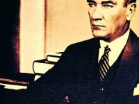 Edirne'de İşte O Çocuklar Atatürk'ün Heykelinin Elini Öptü