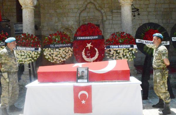 Şehit Er Sabır Binen Kürtçe Ağıtlarla Toprağa Verildi