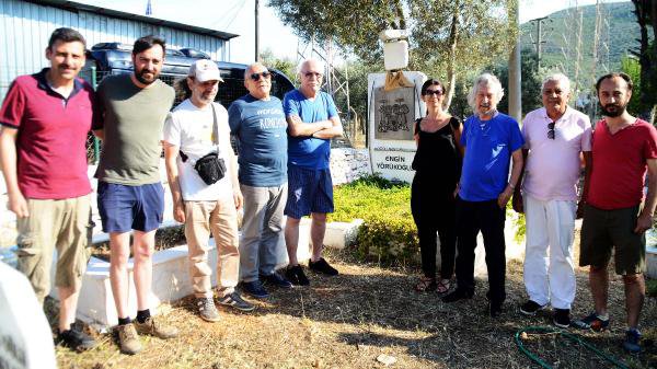Moğollar, Kansere Yenilen Bateristlerini Mezarı Başında Andılar