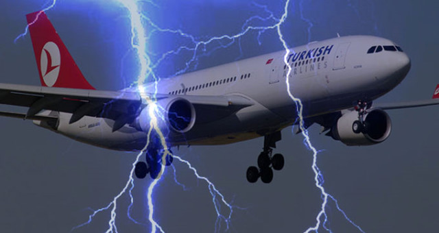 THY Uçağına Yıldırım İsabet Etti
