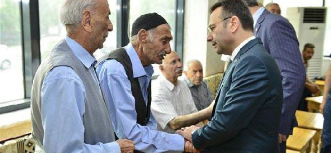 Vali Aksoy, Lice'de 2 Trafik Kazasında Ölenlerin 7 Kişinin Taziyesine Katıldı