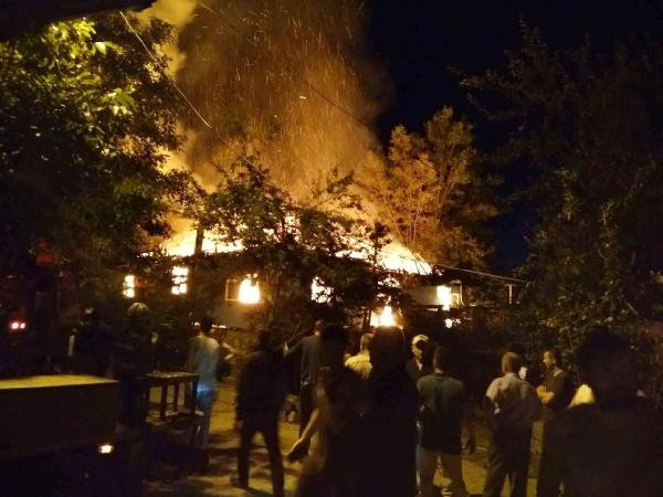 Dağlıca Gazisinin Ailesiyle Yaşadığı Ev Yandı