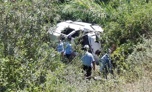 Adana'da Minibüs Dereye Uçtu: 1 Ölü, 6 Yaralı