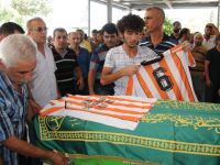 Kanalda Boğulan Genç Futbolcu Gözyaşları Arasında Toprağa Verildi